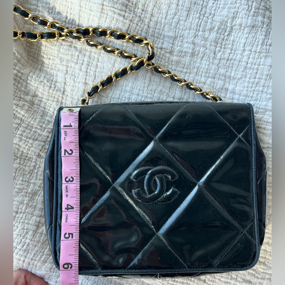 Vintage Chanel crossbody